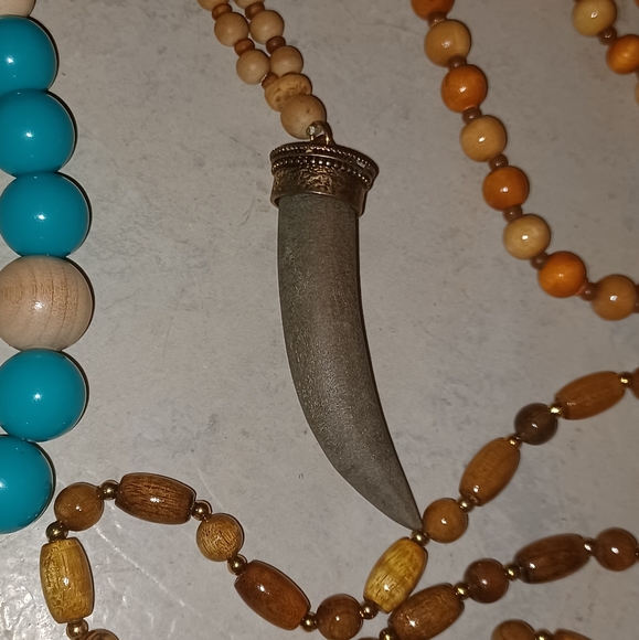 Lot of 8 wooden beaded necklaces - Picture 4 of 7